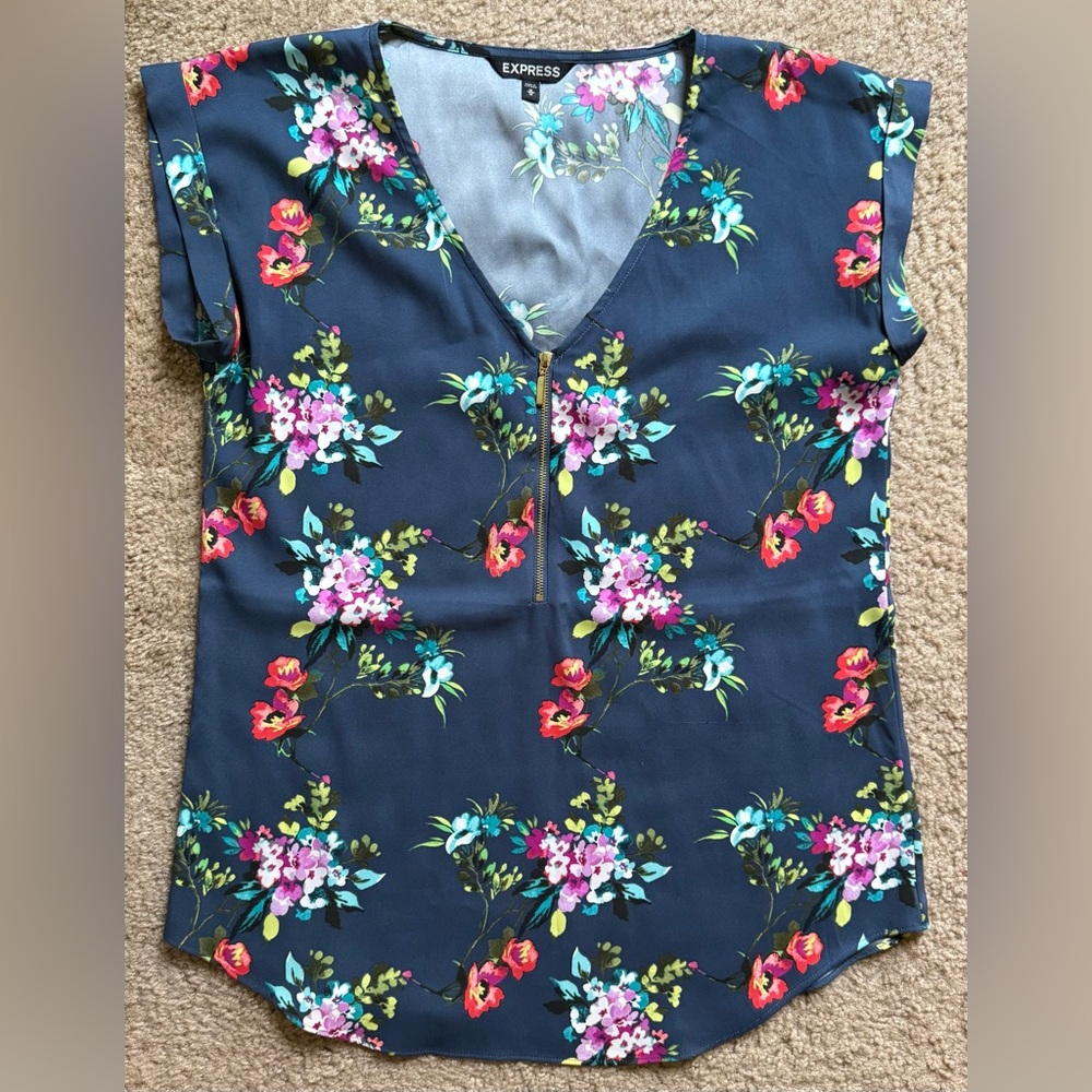 Express zipper v-neck, gray blue with bright floral, size M